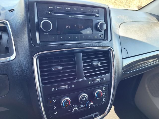 Used 2016 Blue Dodge SE image 15