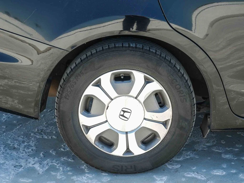 Used 2012 Crystal Black Pearl Honda Hybrid image 12