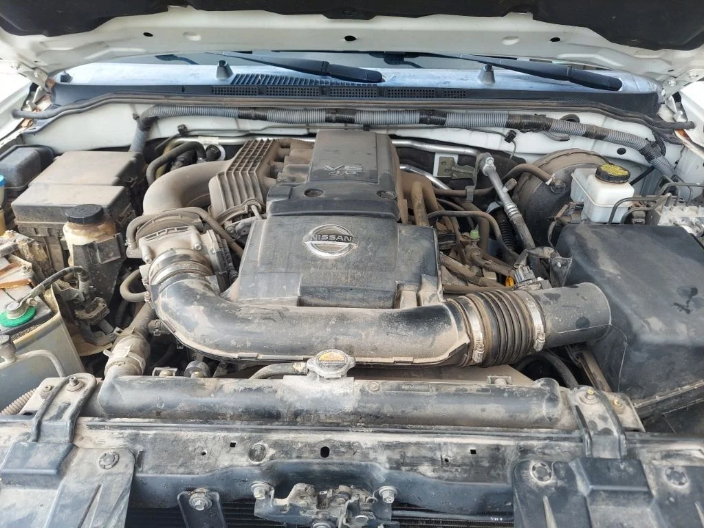 Used 2011 White Nissan SL image 39