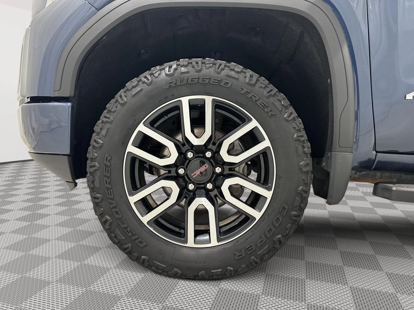Used 2020 PACIFIC BLUE METALLIC GMC AT4 image 31