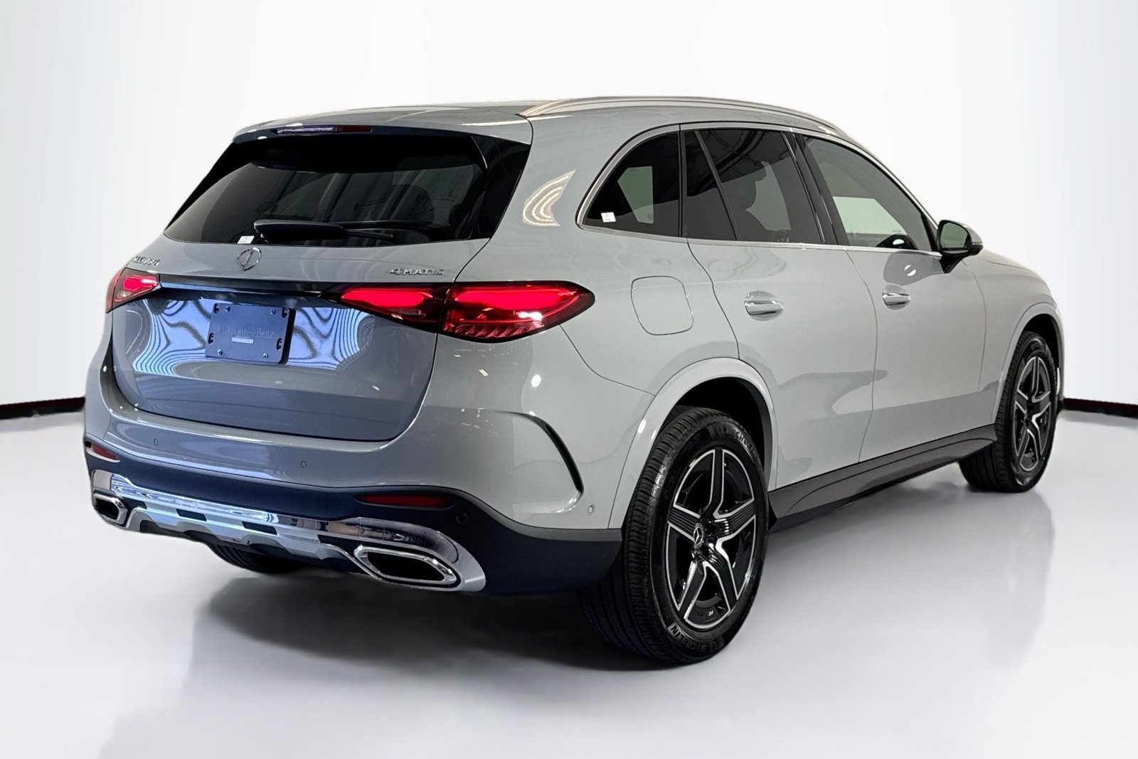 New 2026 Manufaktur Alpine Grey Mercedes-Benz GLC 300 image 5