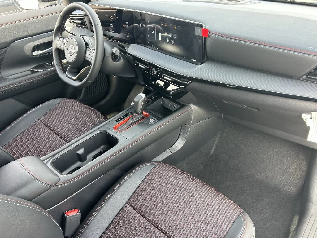 New 2026 Aspen White TriCoat / Super Black Two-tone Nissan SR image 8