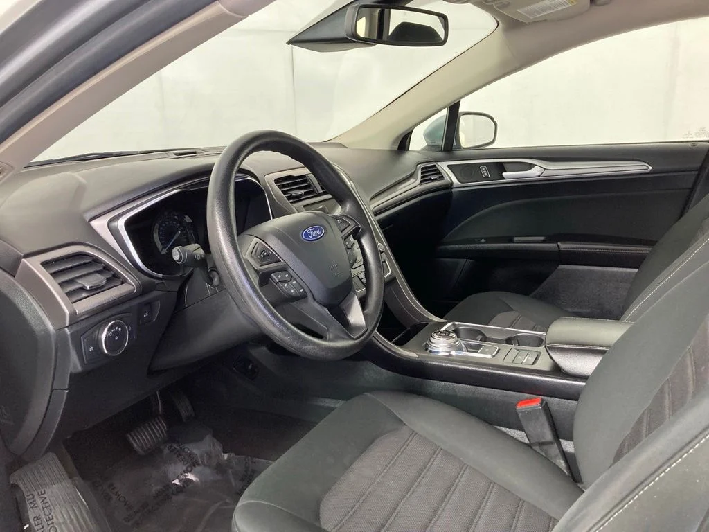 Used 2020 Silver Ford SE image 14