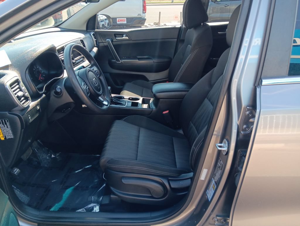 Used 2017 Mineral Silver Kia LX image 9