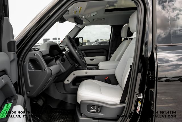 New 2026 Santorini Black Land Rover X-Dynamic SE image 30