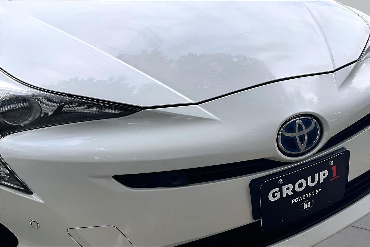Used 2017 Blizzard Pearl Toyota Two image 30