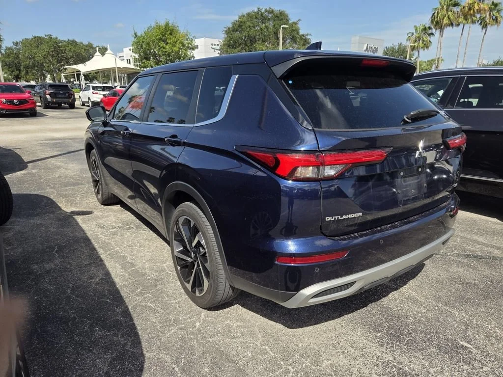 Used 2024 Cosmic Blue Metallic Mitsubishi SE image 4