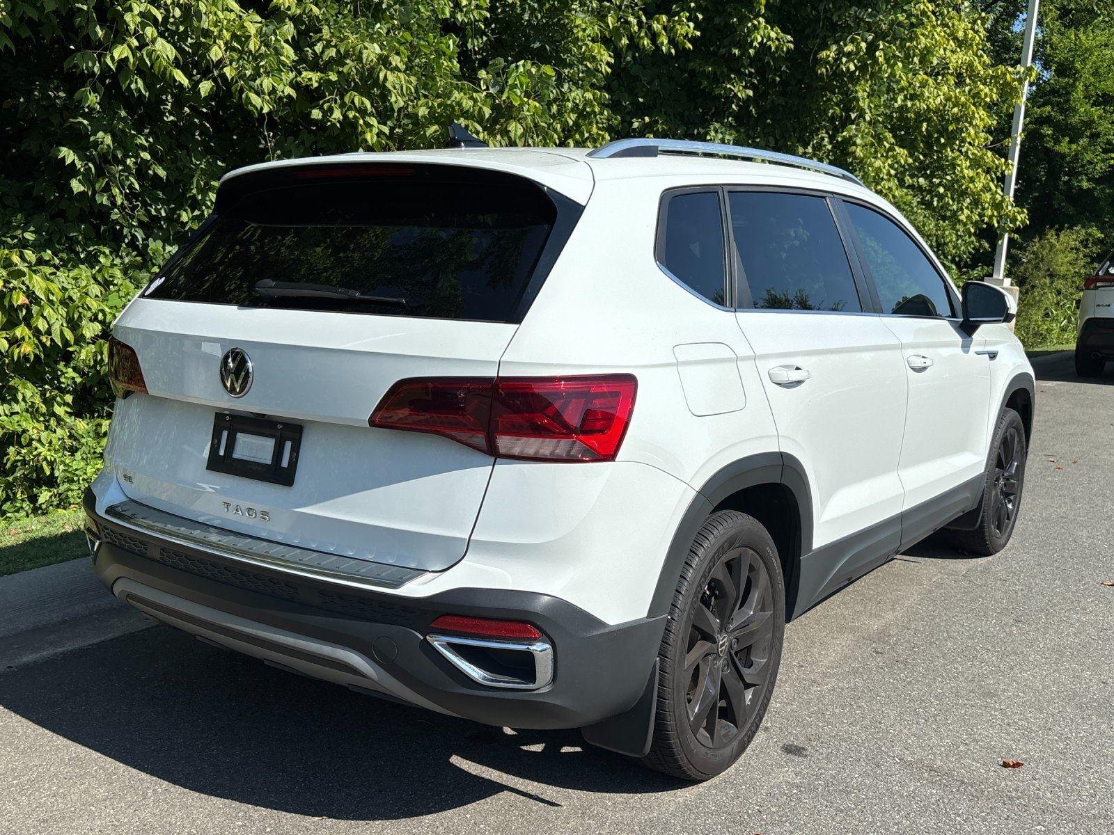 Used 2024 Pure White Volkswagen SE image 5
