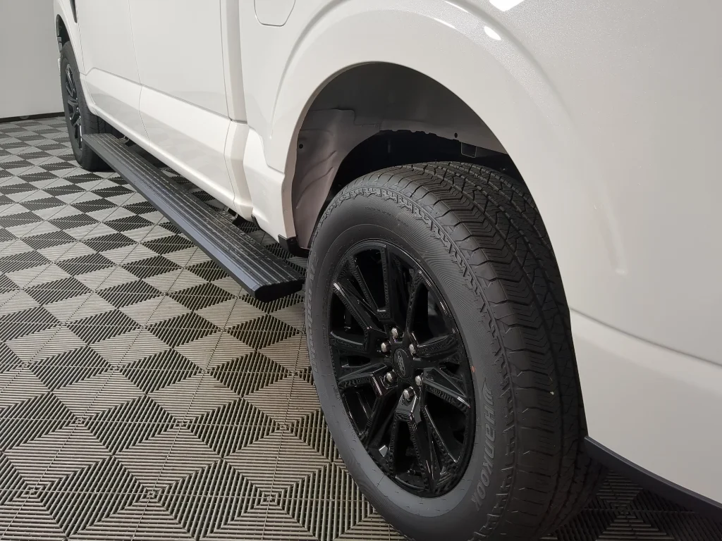 New 2026 Star White Metallic Tri-Coat Ford Platinum® image 5