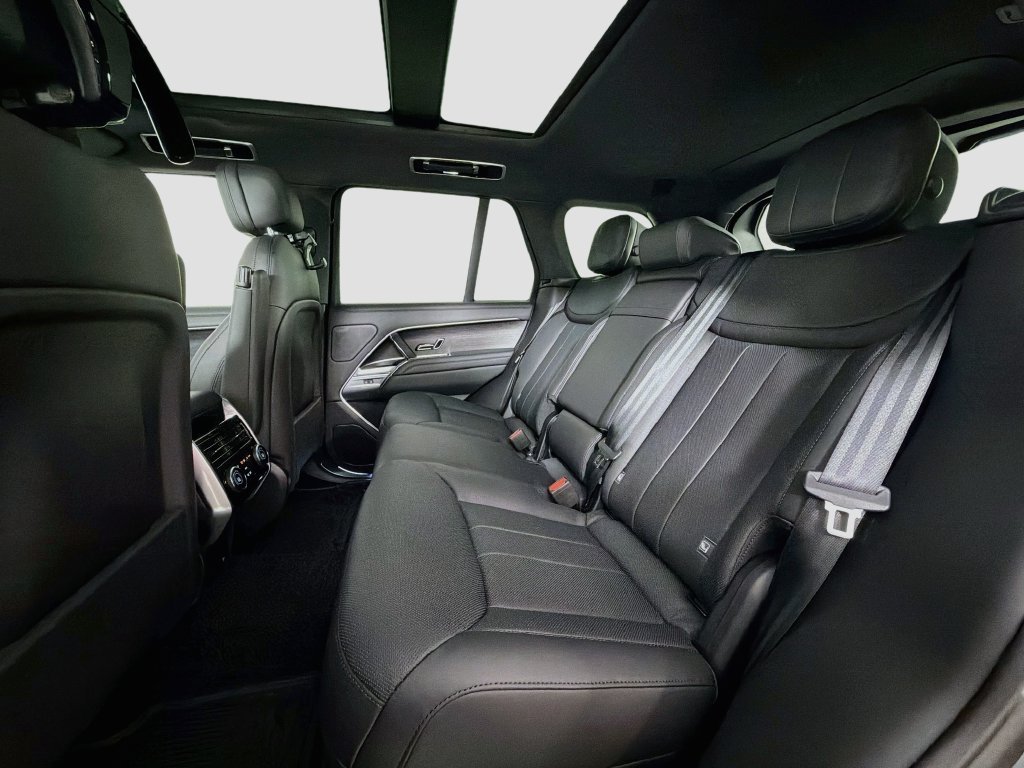 New 2027 Santorini Black Land Rover SE image 26