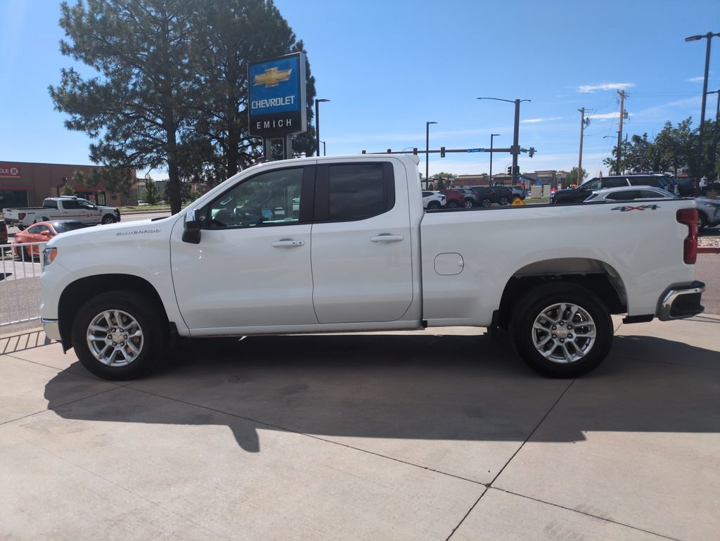 Used 2023 SUMMIT WHITE Chevrolet LT image 2