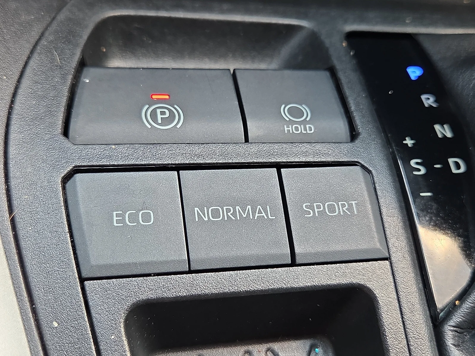 Used 2022 Magnetic Gray Metallic Toyota XLE Premium image 19