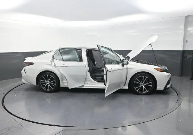 Used 2022 White Toyota SE image 46
