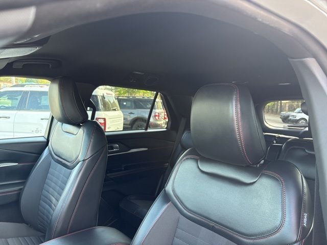 Used 2025 Gray Ford ST-Line image 33