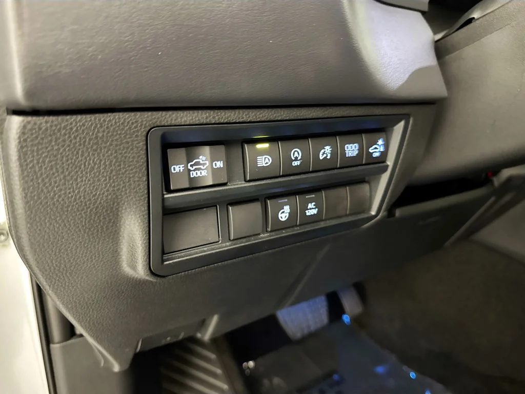 Used 2022 Silver Toyota Platinum image 10