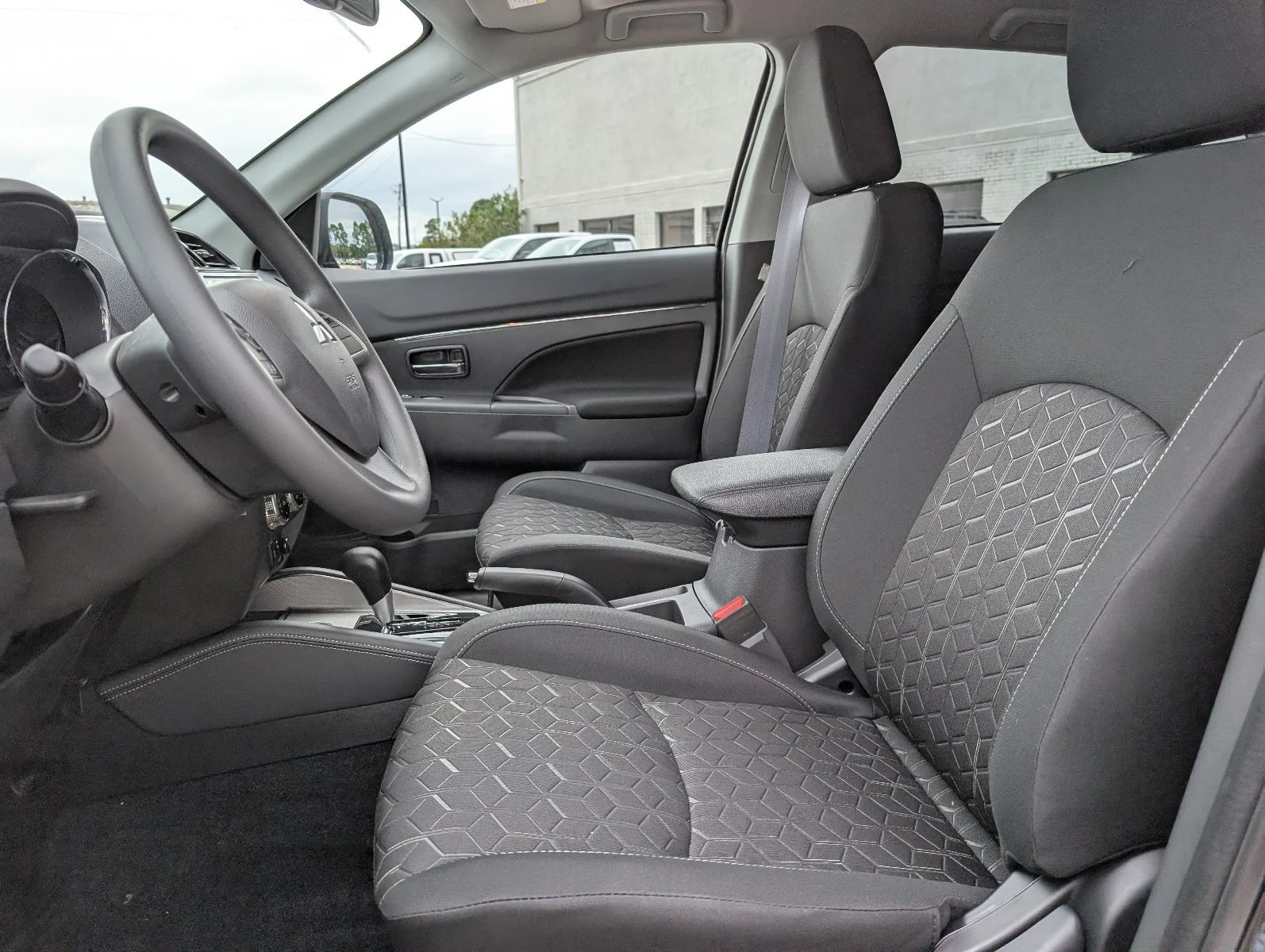 New 2027 Black Mitsubishi 2.0 ES image 13