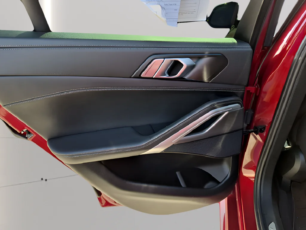 Used 2021 Red BMW xDrive40i image 29