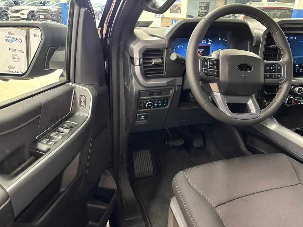 New 2026 Agate Black Metallic Ford XLT image 9