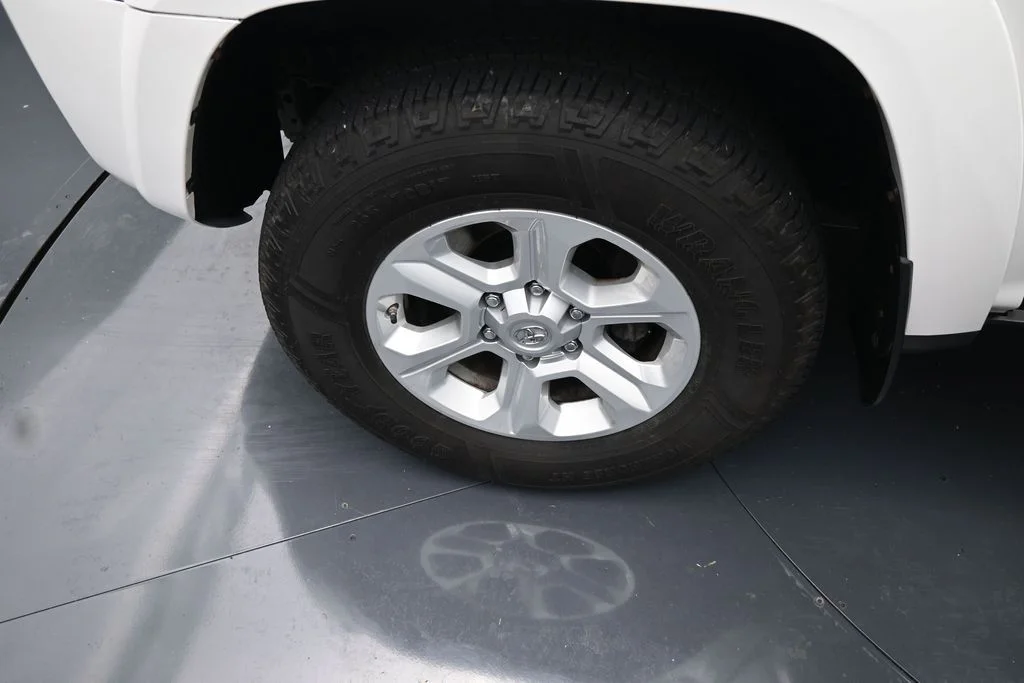 Used 2018 White Toyota SR5 image 18