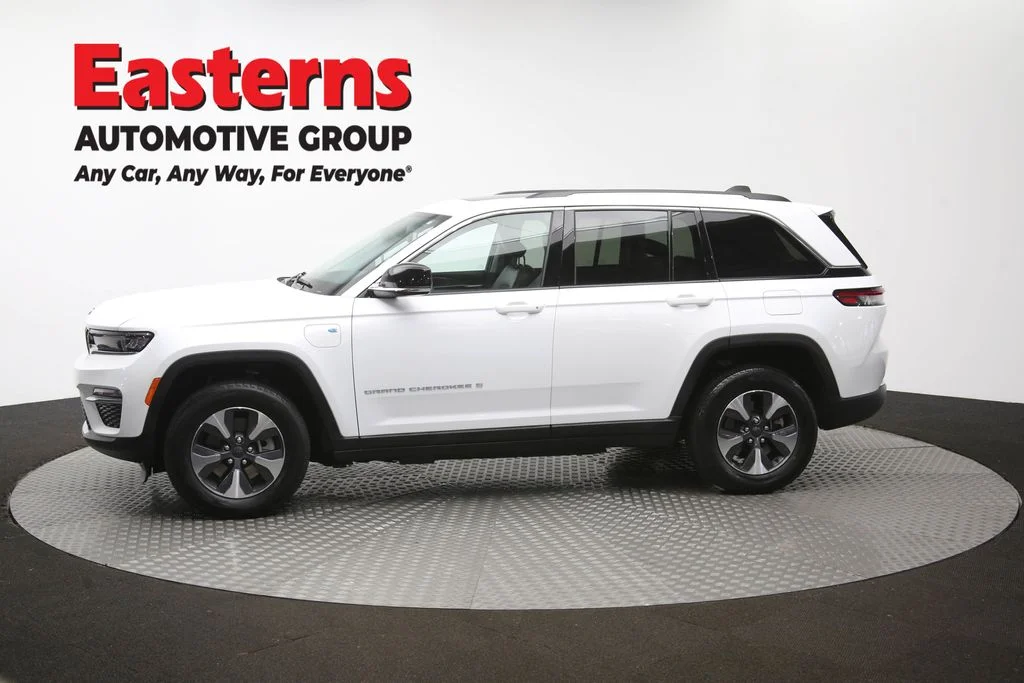 Used 2022 White Jeep 4xe image 62