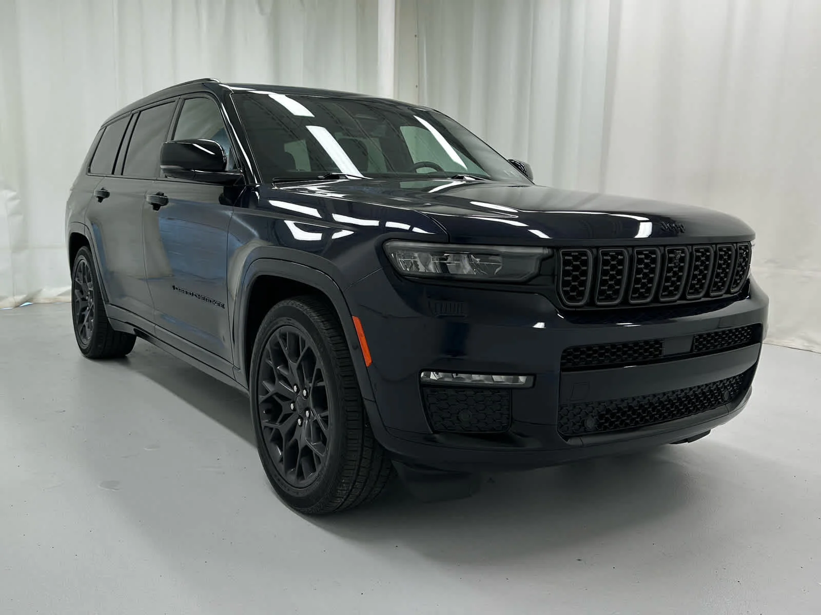 Used 2023 Midnight Sky Jeep Summit Reserve image 2