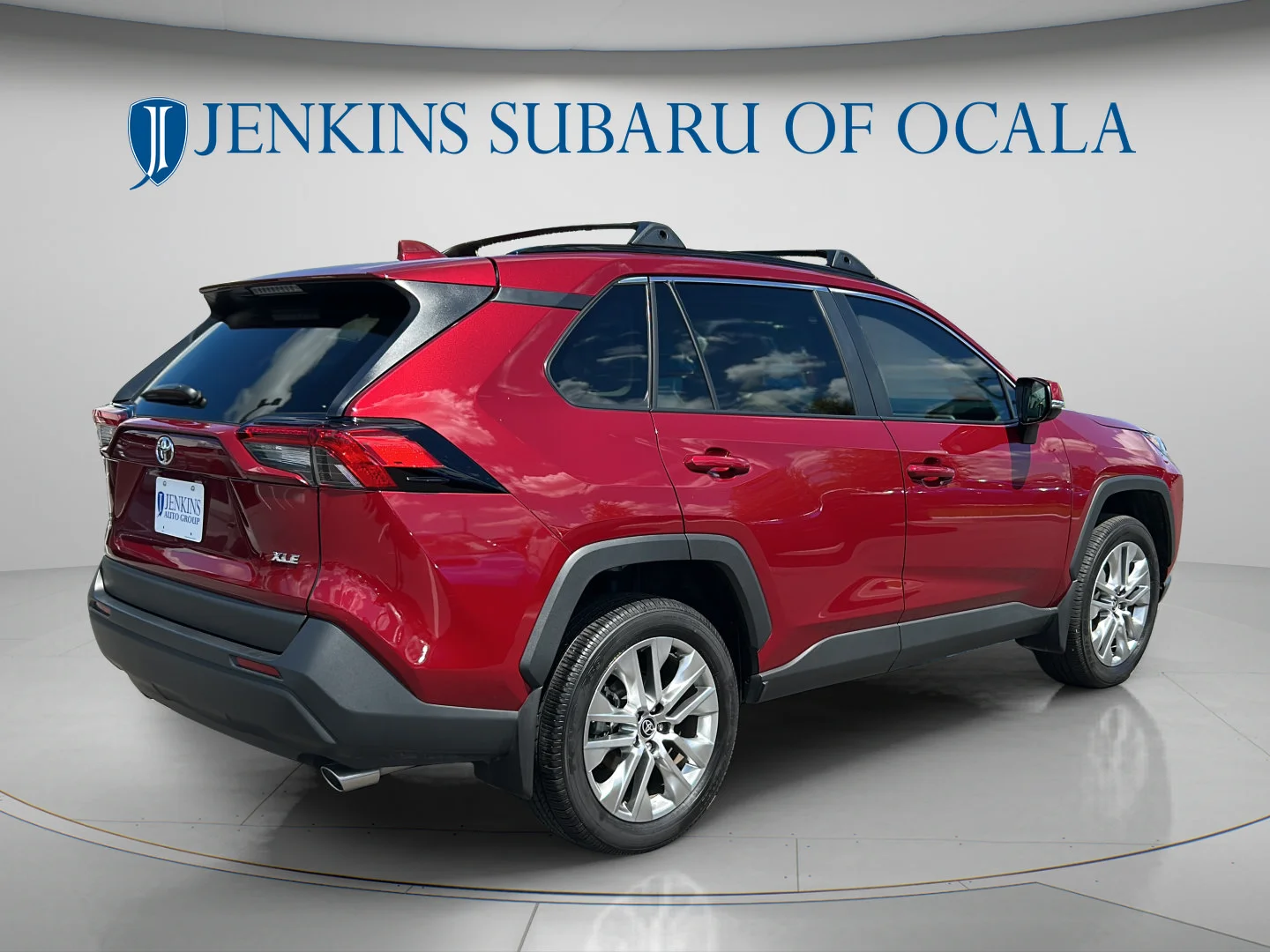 Used 2025 Pearl Toyota XLE Premium image 7