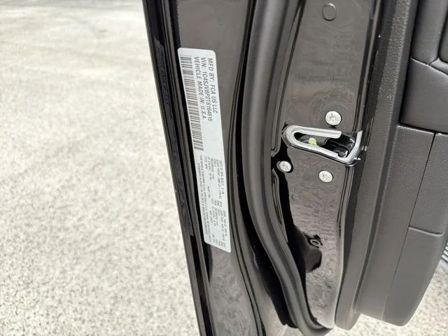 New 2026 High Gloss Black Exterior Paint Jeep Limited Reserve image 34