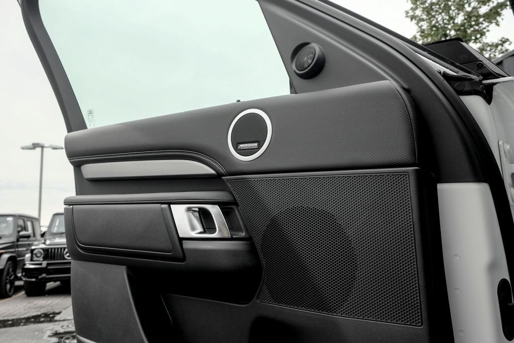2026 Land Rover Discovery Gemini Edition - Photo 10