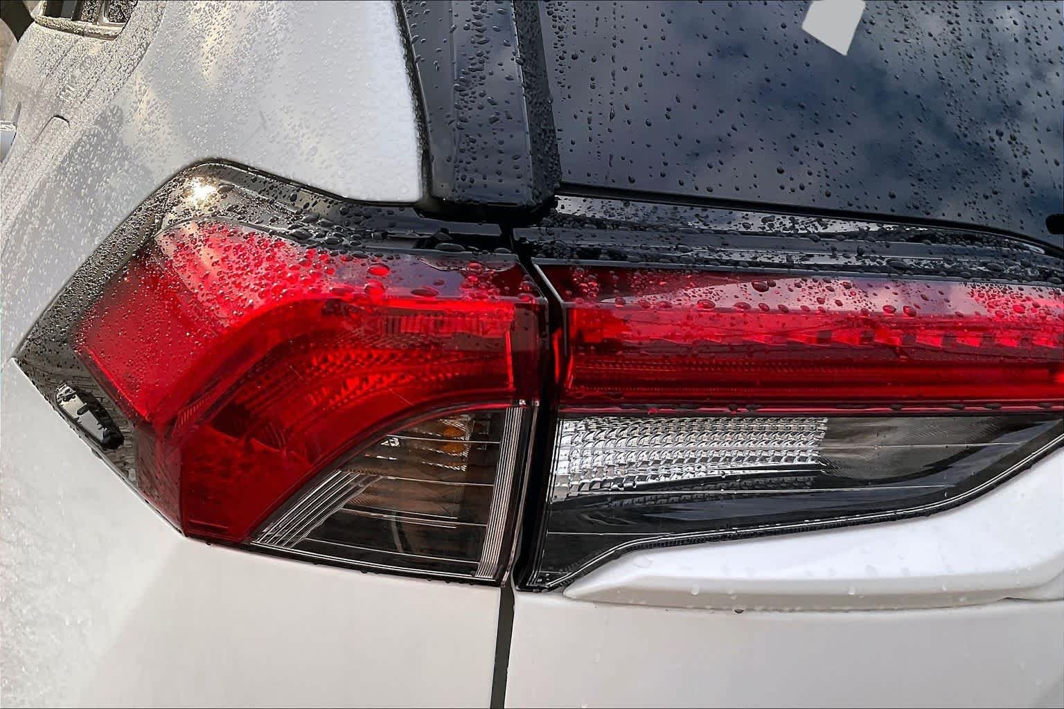Used 2025 Ice Cap Toyota Hybrid LE image 28