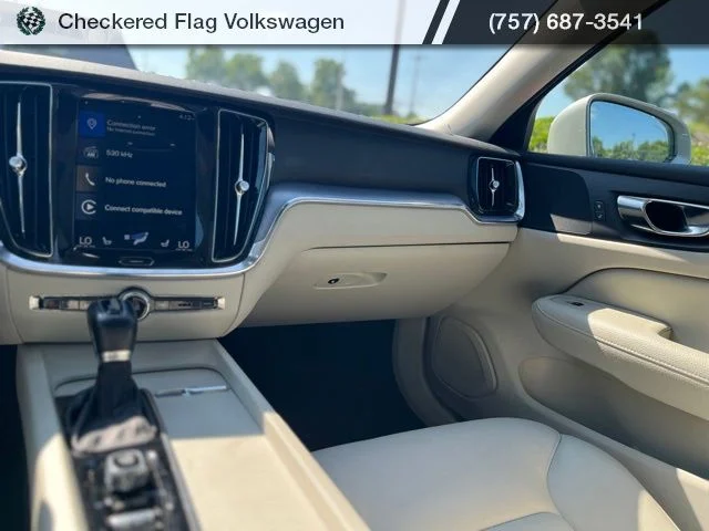 Used 2020 Birch Light Metallic Volvo T5 Momentum image 30