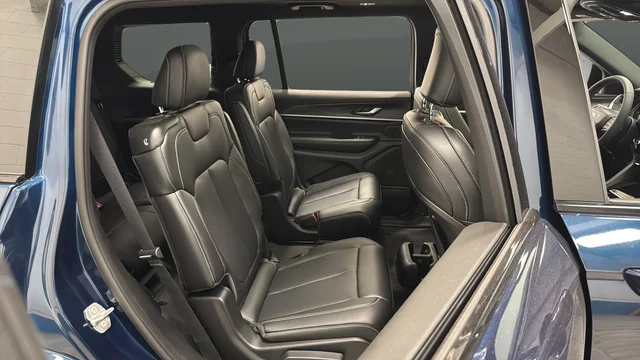 New 2026 Fathom Blue Pearl-Coat Exterior Paint Jeep Limited image 24