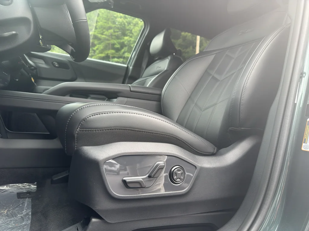 New 2027 Black Jade Green Kia X-Line EX image 13