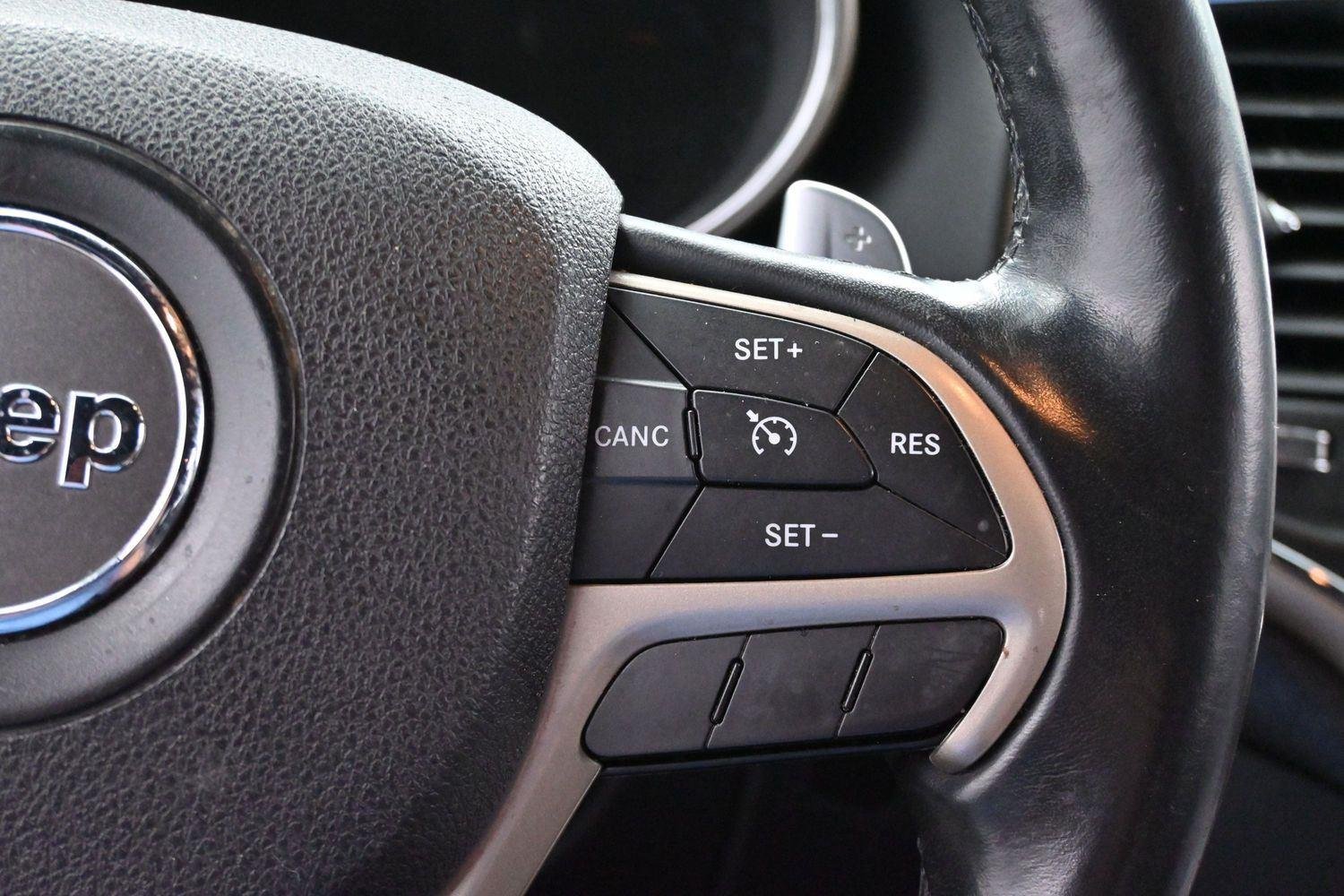 Used 2016 Granite Crystal Metallic Clearcoat Jeep Laredo image 18