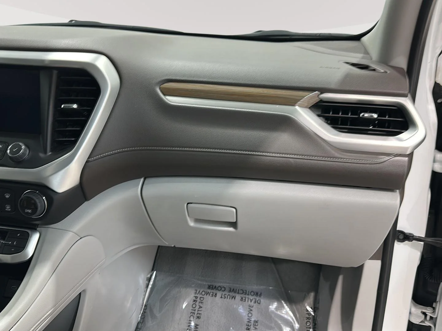 Used 2023 Summit White GMC SLE image 26