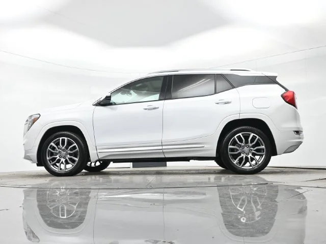 Used 2023 SUMMIT WHITE GMC Denali image 31