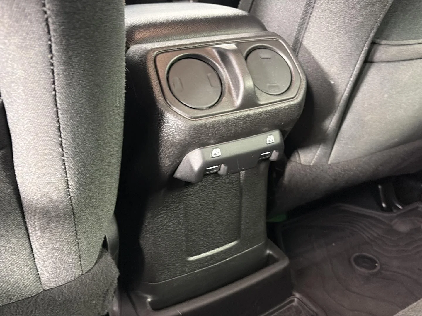 Used 2024 Earl Clearcoat Jeep Sport S image 20