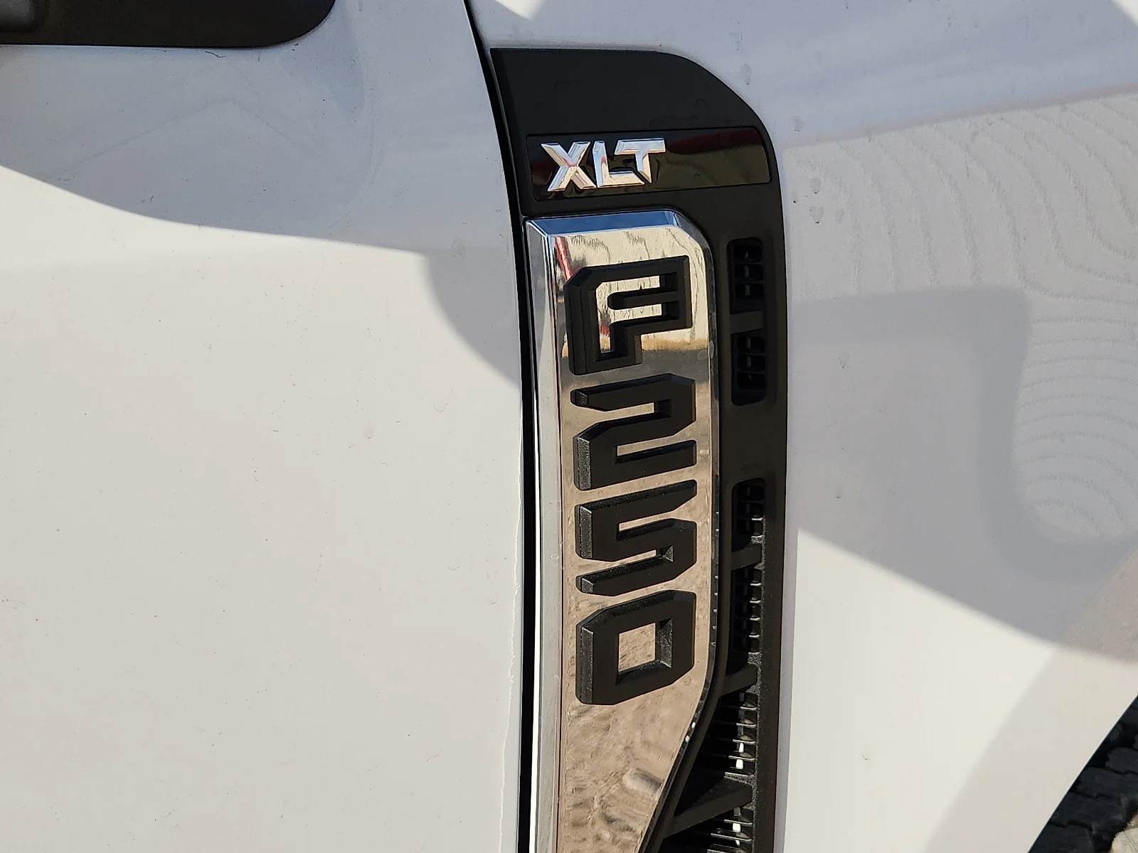 New 2027 Oxford White Ford XLT image 10