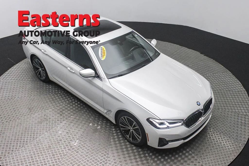 Used 2022 White BMW 530i xDrive image 3