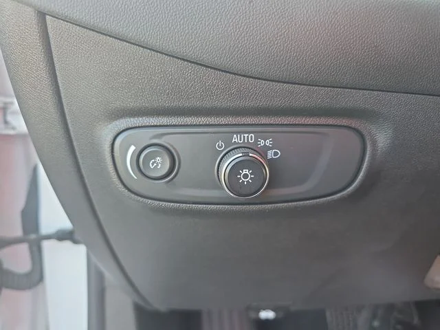 Used 2022 White Chevrolet LT image 26