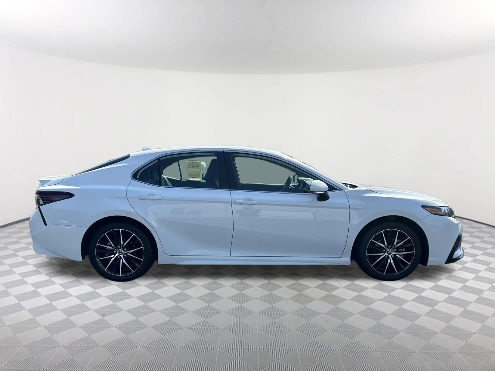 Used 2024 Ice Cap Toyota SE image 4