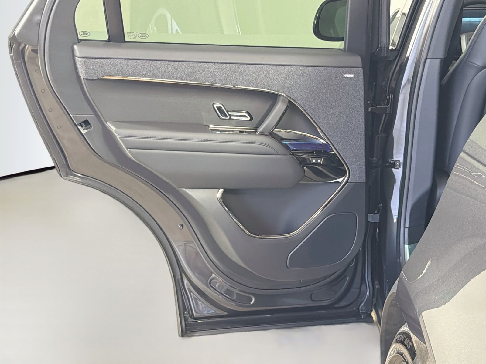 New 2026 Carpathian Grey Land Rover Dynamic SE image 26
