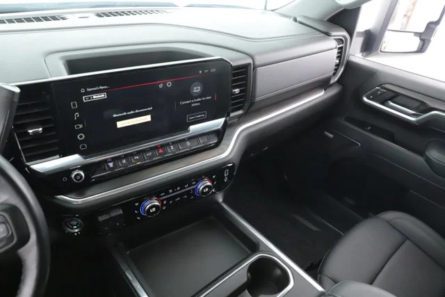 Used 2025 White GMC SLT image 31