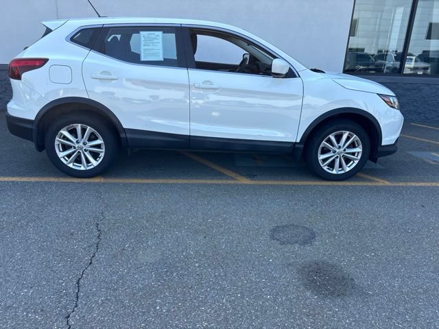 Used 2017 Glacier White Nissan S image 4