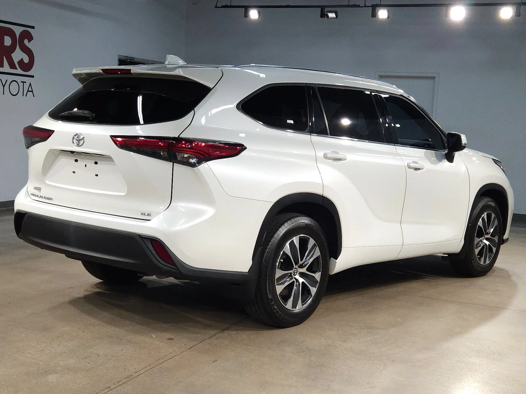 Used 2021 Blizzard Pearl Toyota XLE image 7