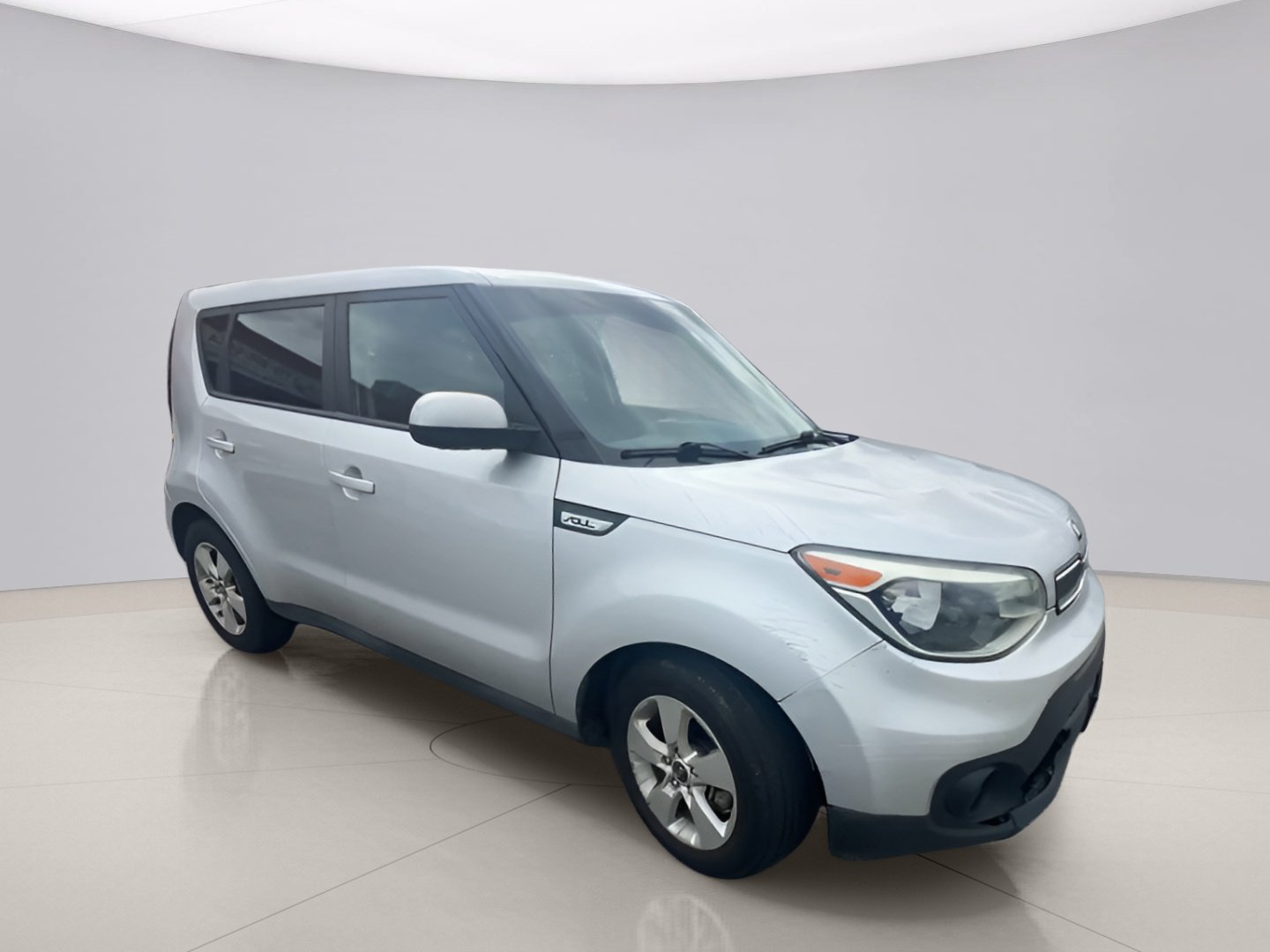 Used 2018 Silver Kia  image 3