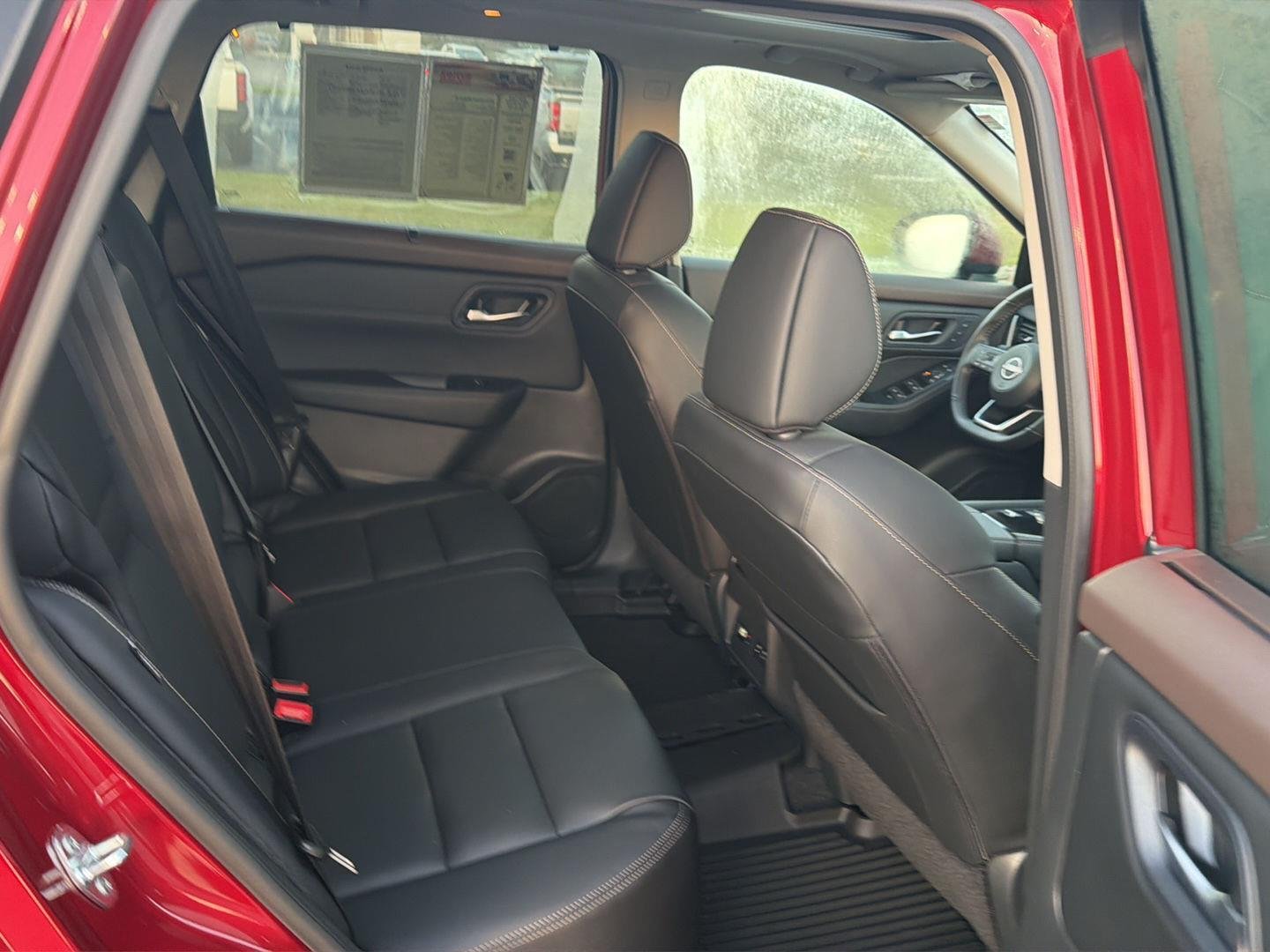 Used 2023 Scarlet Ember Tintcoat Nissan SL image 12
