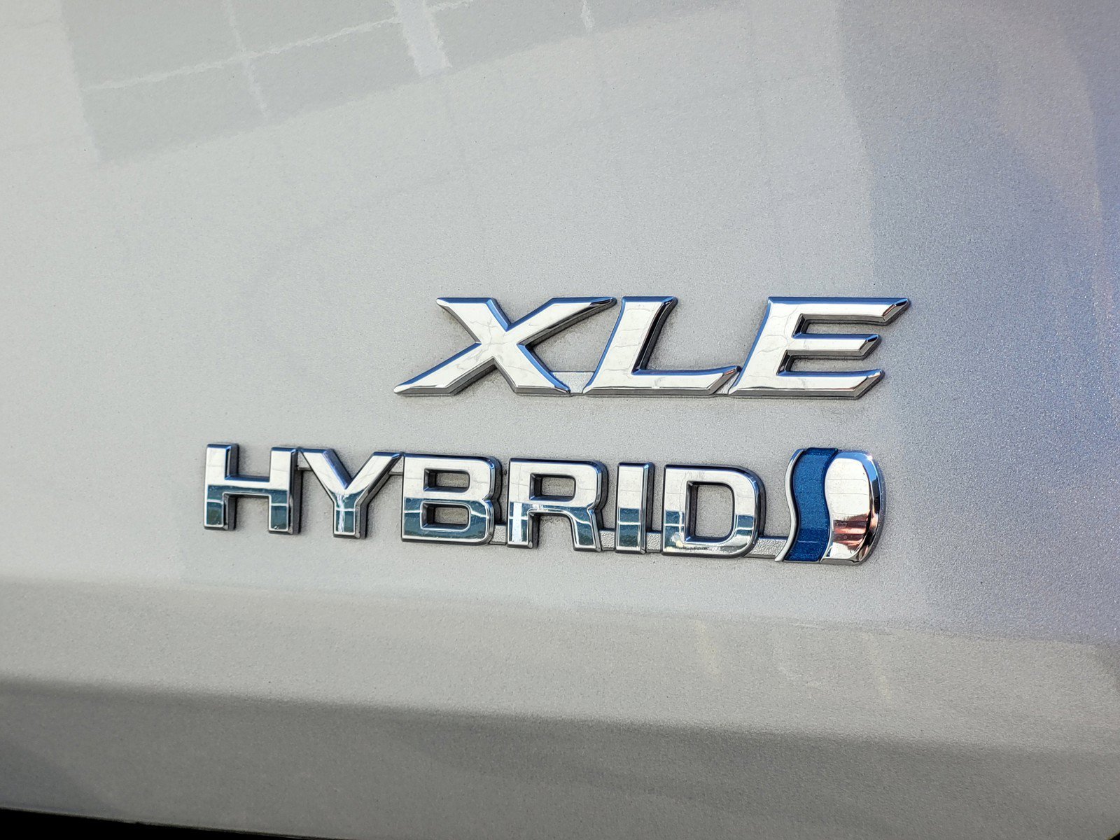 Used 2022 Silver Toyota XLE image 11