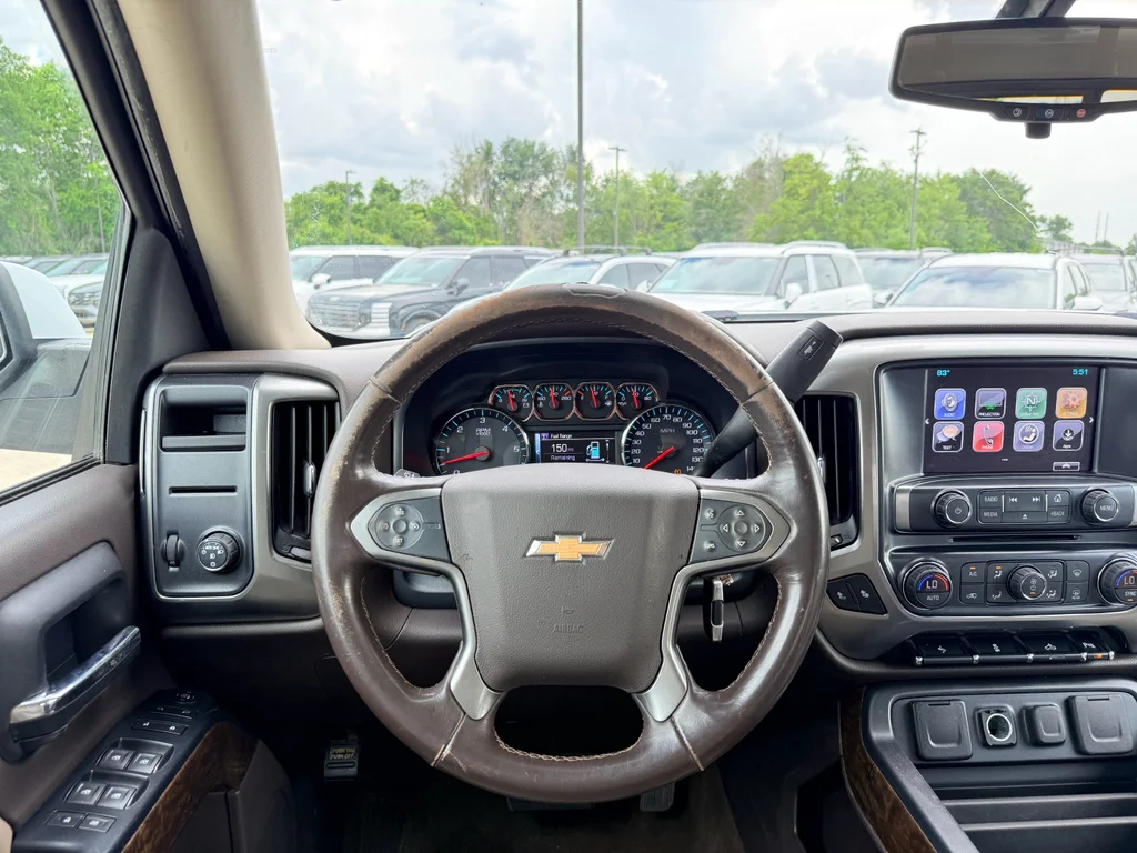 Used 2018 Summit White Chevrolet LT image 13