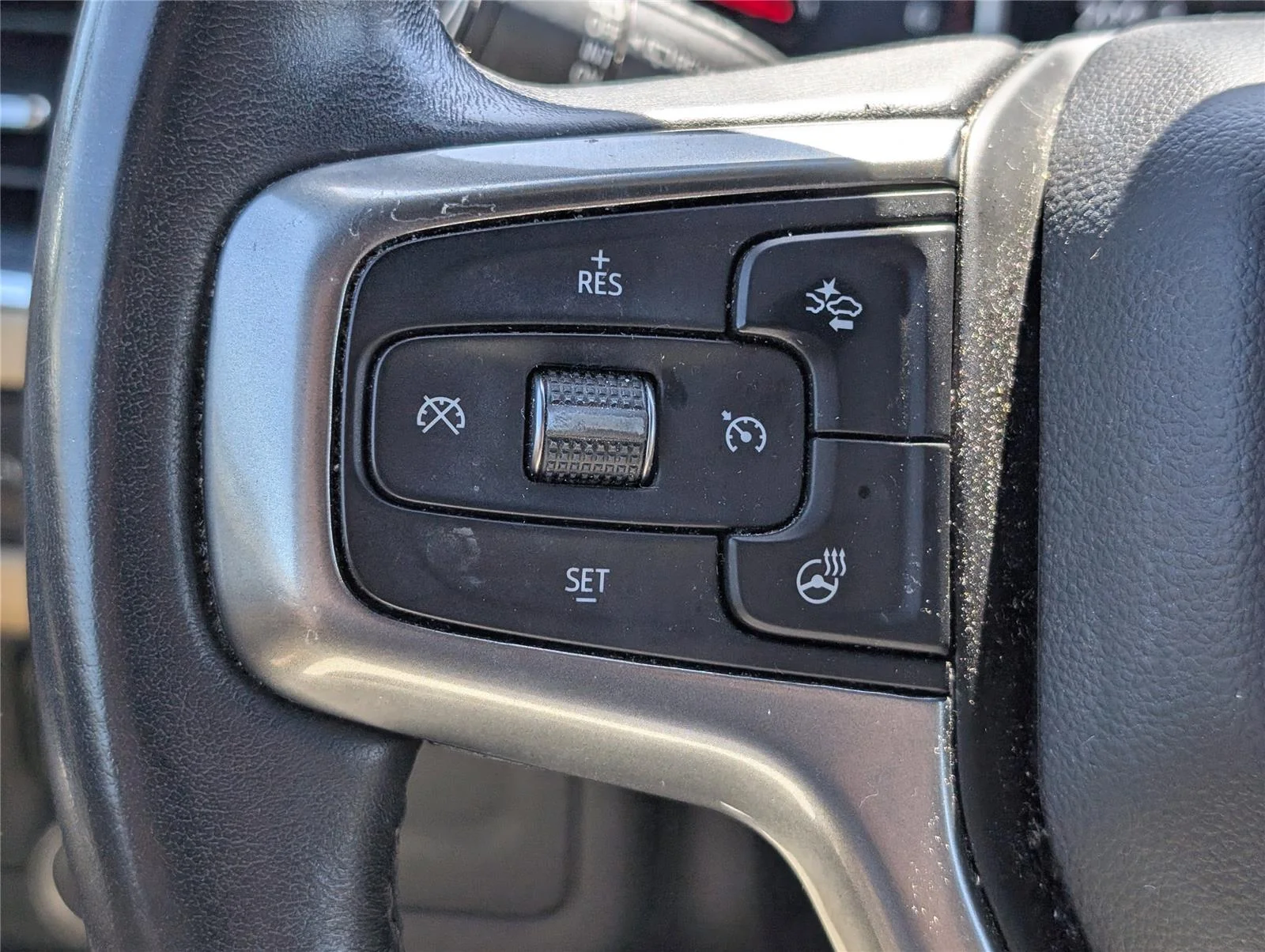 Used 2021 Iridescent Pearl Tricoat Chevrolet Premier image 23
