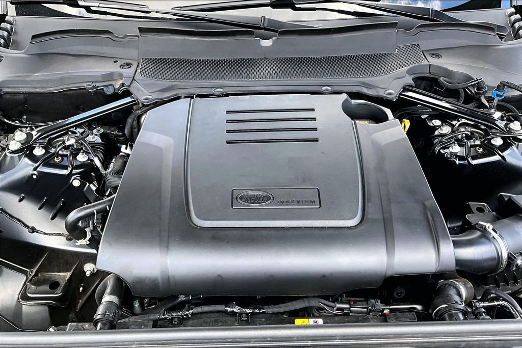 Used 2025 Black Land Rover Dynamic SE image 9